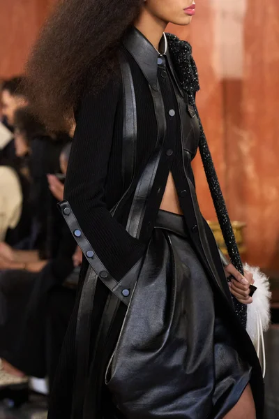 Look 99